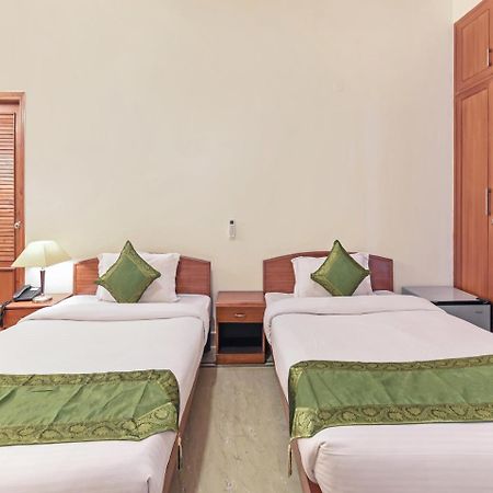 Treebo Trip The Nest Corporate Greater Noida Exterior foto