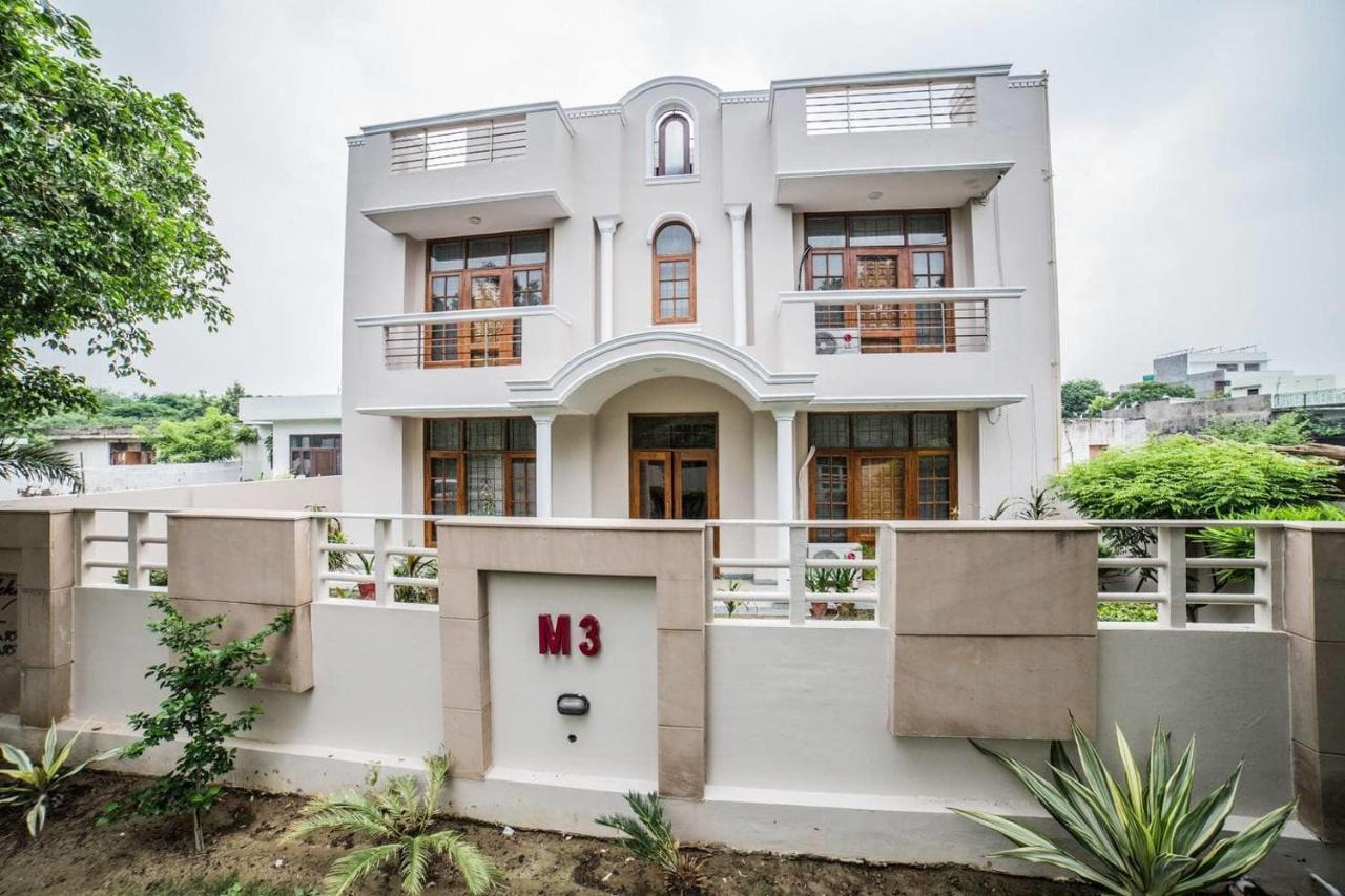 Treebo Trip The Nest Corporate Greater Noida Exterior foto