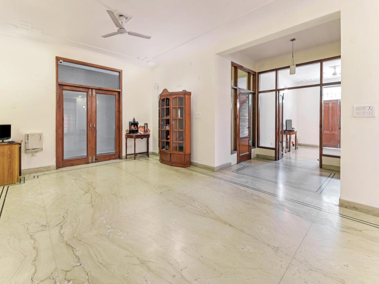 Treebo Trip The Nest Corporate Greater Noida Exterior foto