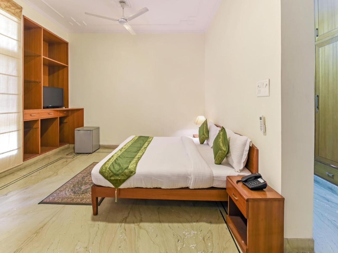 Treebo Trip The Nest Corporate Greater Noida Exterior foto
