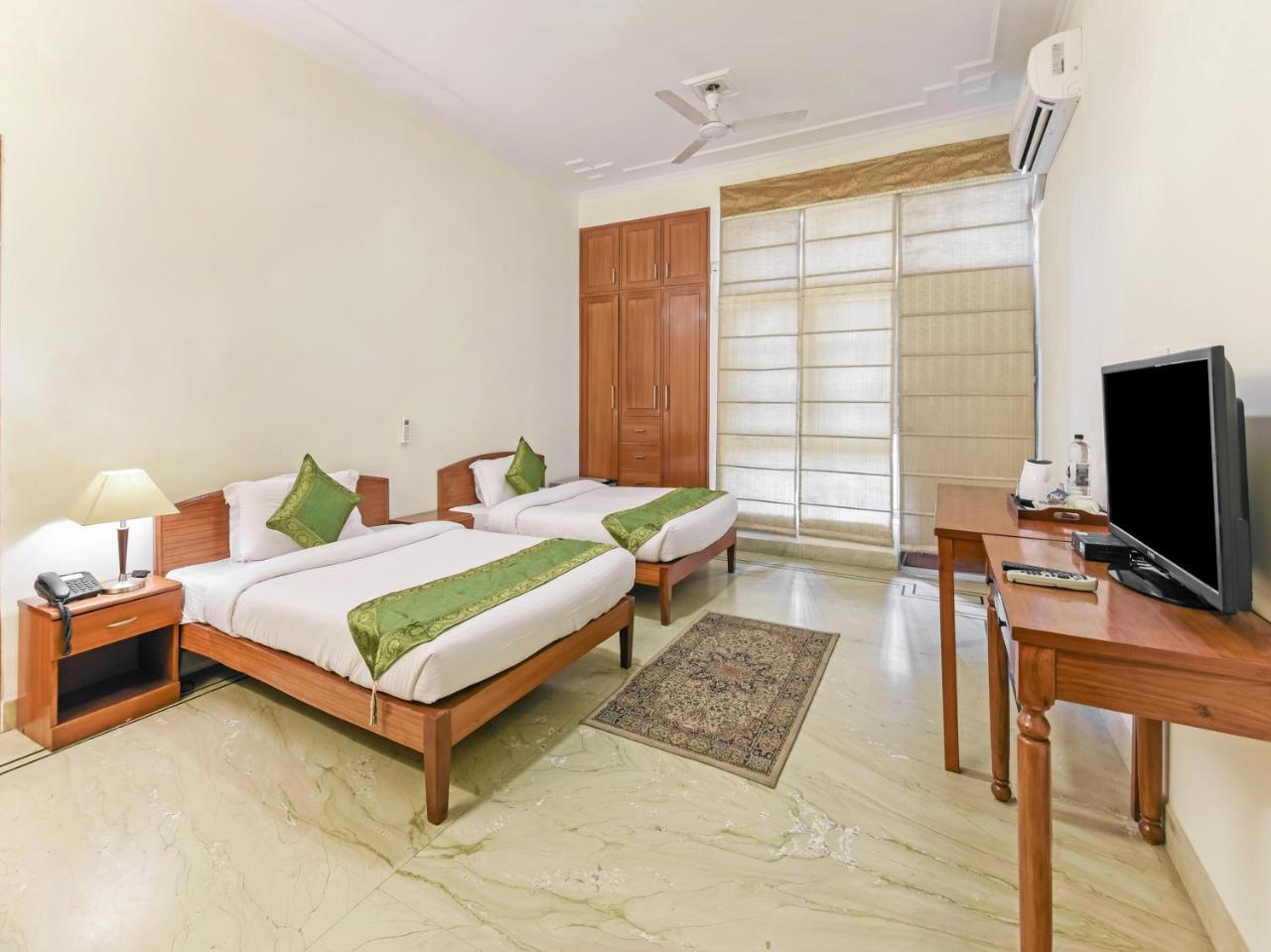 Treebo Trip The Nest Corporate Greater Noida Exterior foto