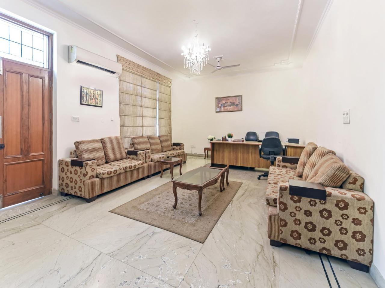 Treebo Trip The Nest Corporate Greater Noida Exterior foto