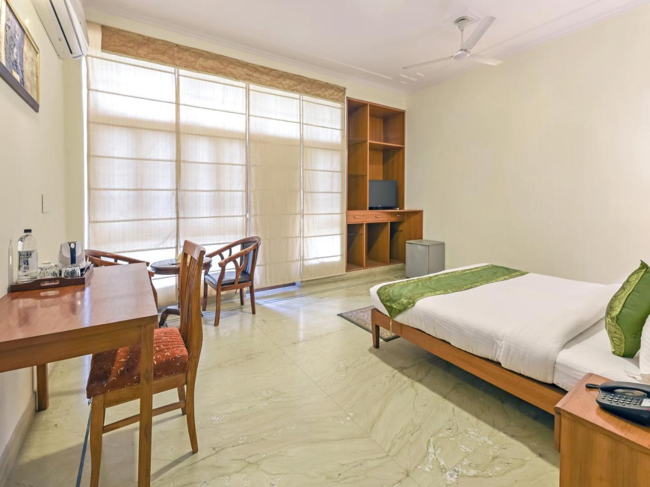 Treebo Trip The Nest Corporate Greater Noida Exterior foto